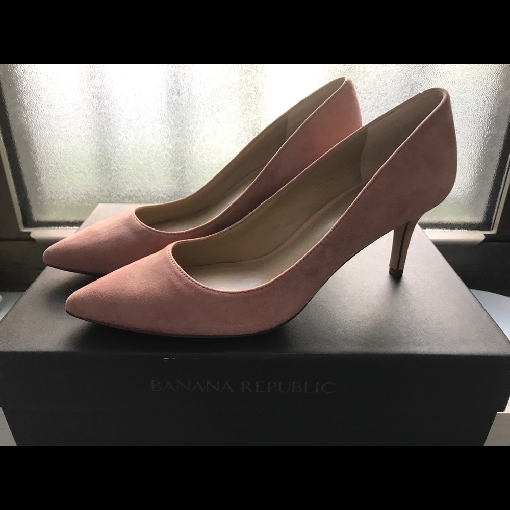 Ann Taylor Reese Suede Pumps in Sz 5.5 - NWOB